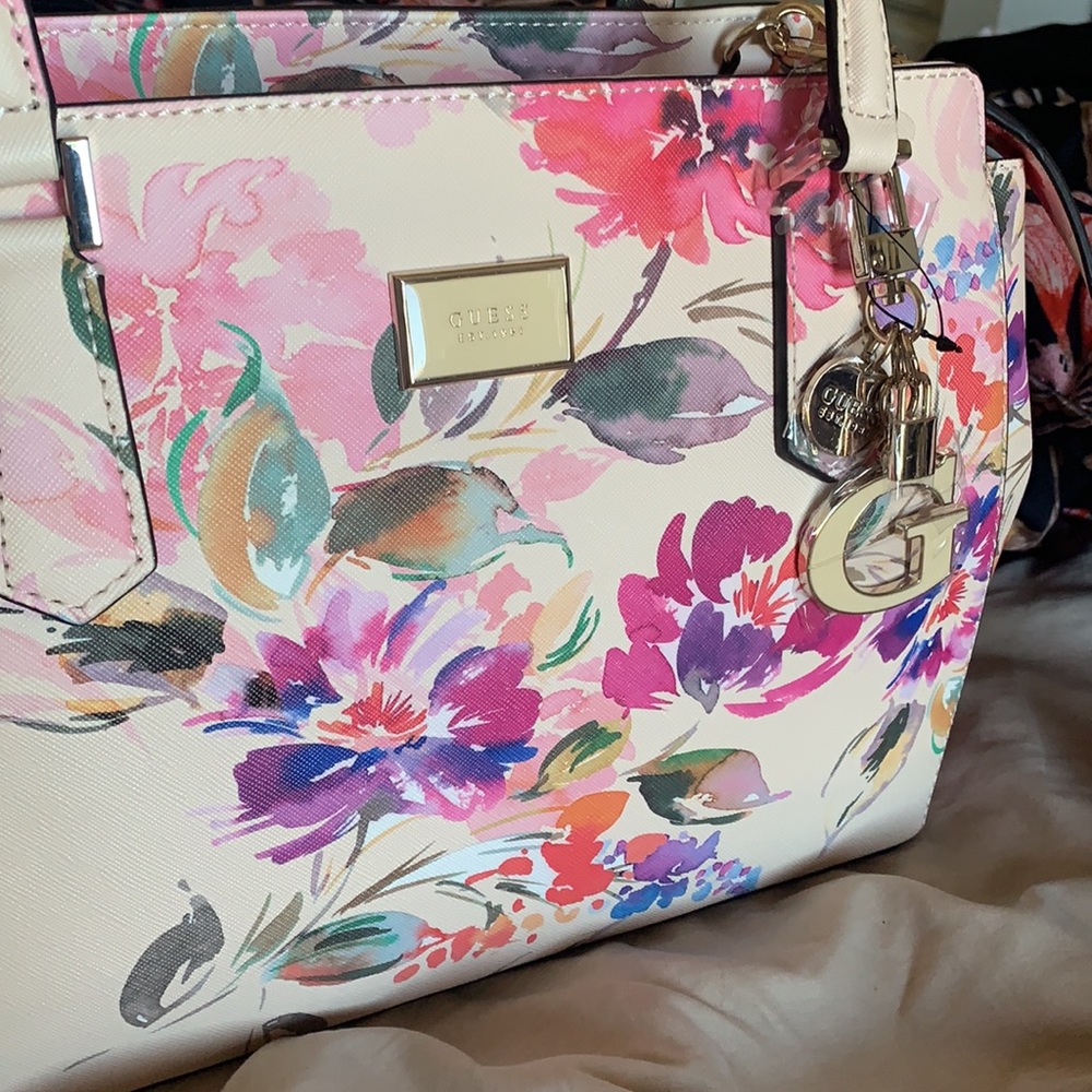 💖 NWT Guess Pink Floral Pish Posh purse - Picture 2 of 7